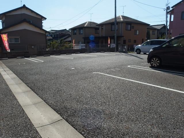ラフィネス　ソシア　B棟（202） 駐車場