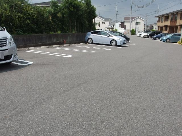 イリスＡ（202） 駐車場