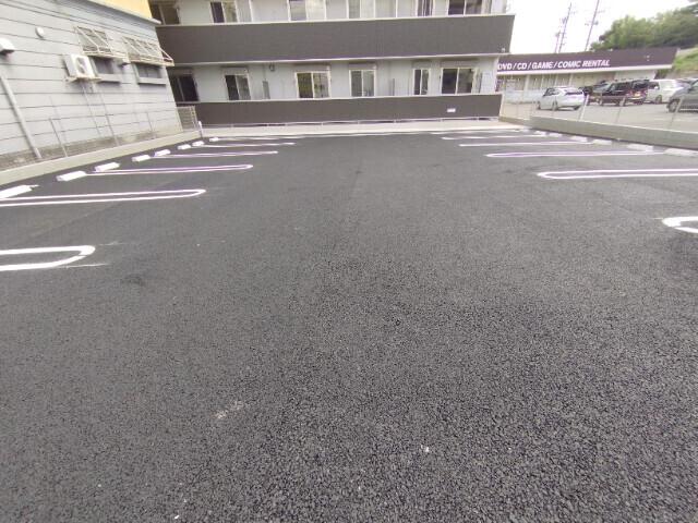 Ｄ-スクエア鴨田（202） 駐車場