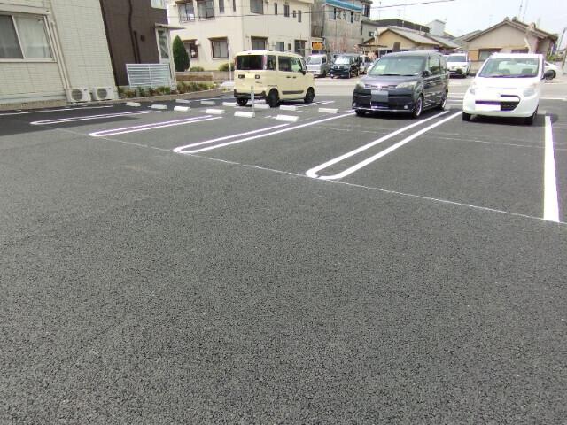 Eau Claire（オークレール）（102） 駐車場
