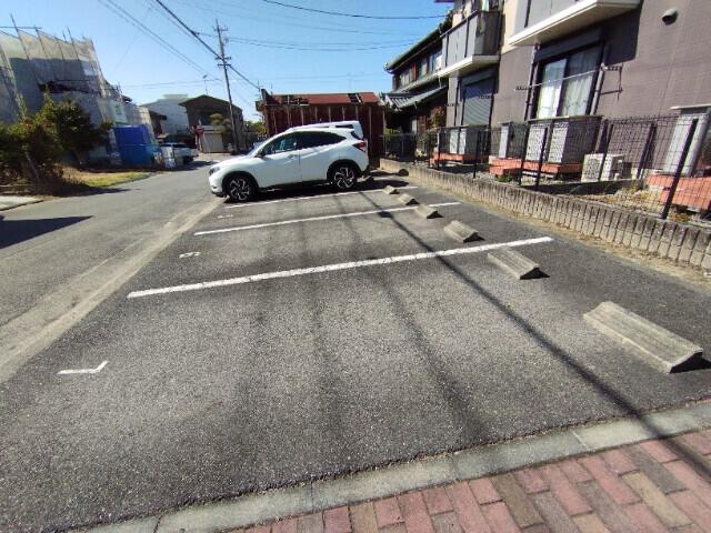 エスポワール栄（201） 駐車場