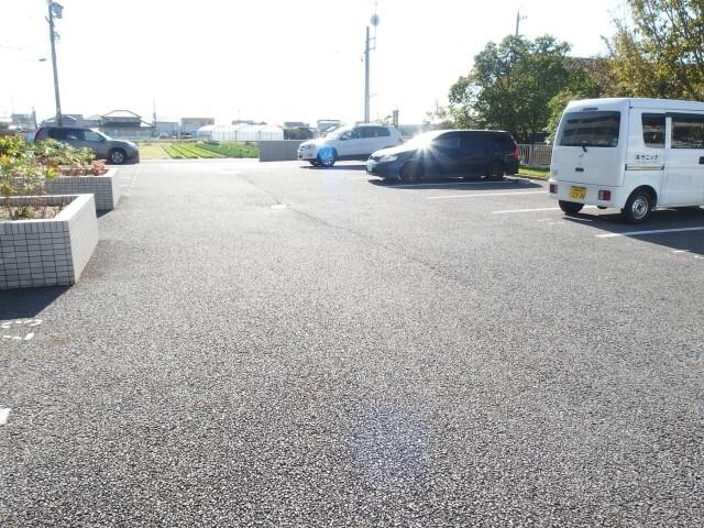 グリュックＨＩＲＡＴＡ（201） 駐車場