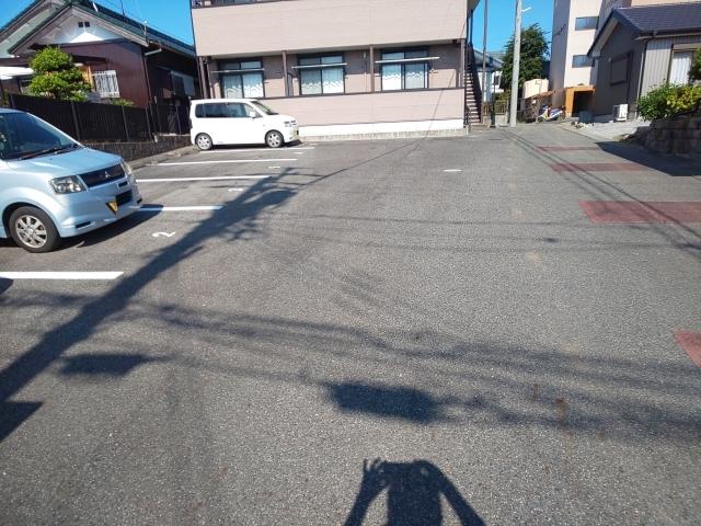 シャルム５６（101） 駐車場