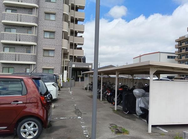 ガーデンヒルズ北野壱番館　自転車置き場