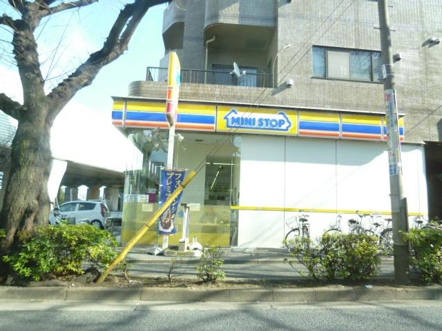 ミニストップ大泉学園店：295m