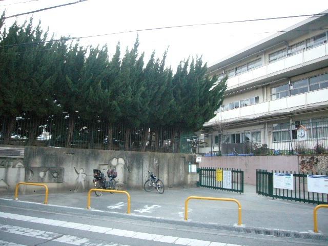 西東京市立谷戸第二小学校：561m