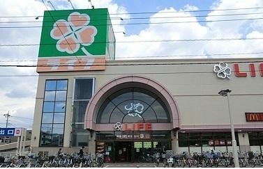 ライフ新座店：209m