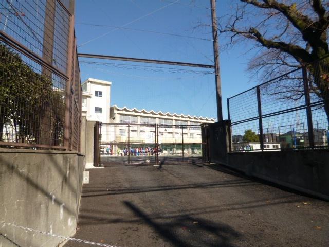 練馬区立大泉第二小学校：941m