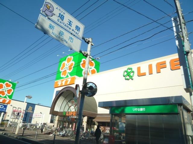 ライフ新座店：801m