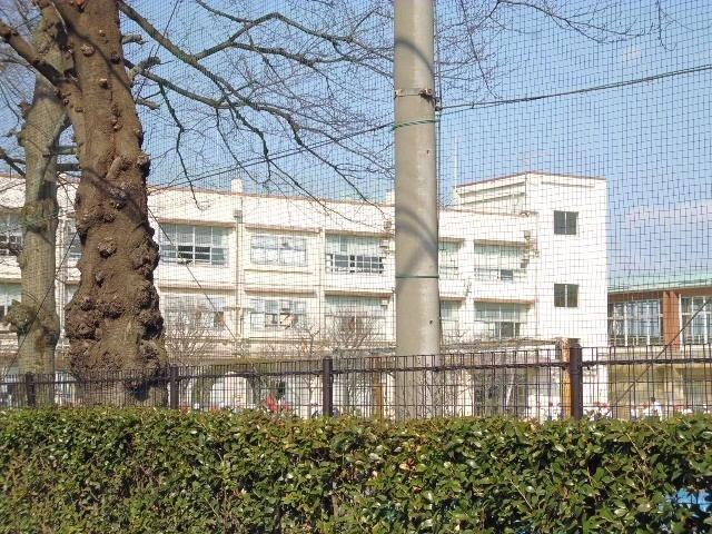 練馬区立大泉第三小学校：637m