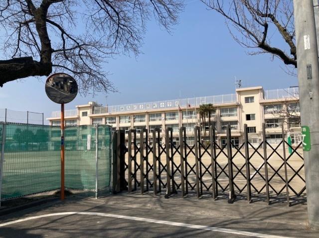 練馬区立関町小学校：738m