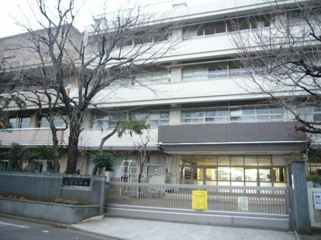 西東京市立住吉小学校：570m