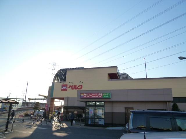 ベルク池田店：765m
