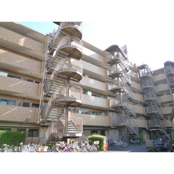 タイル貼りの外観