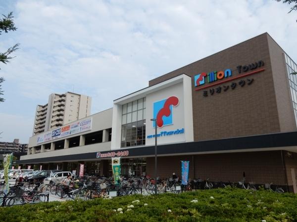 万代塚口店：737m