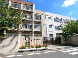 尼崎市立七松小学校：588m