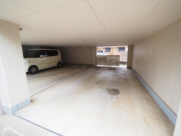 スペリティ岡山５番館（303） 駐車場