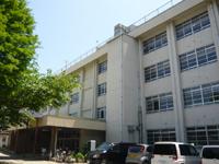 尼崎市立塚口中学校：1413m