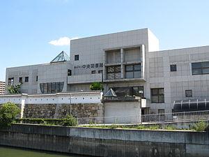 尼崎市立中央図書館：1903m