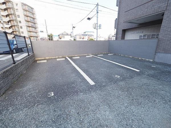 アートフェリス（201） 駐車場