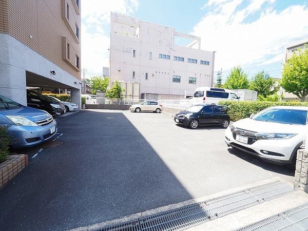 ラフィーネ武庫之荘（102） 駐車場
