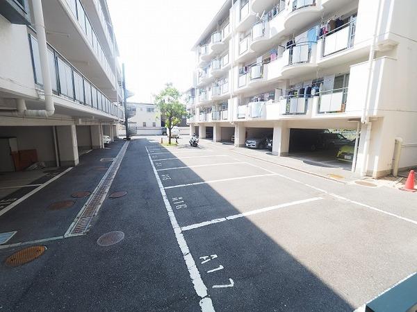 シャトー塚口Ｃ棟（401） 駐車場