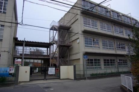 尼崎市立大成中学校：1033m