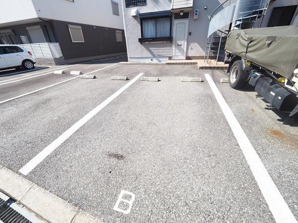 七松ハイツ（202） 駐車場