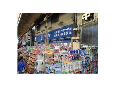 ドラッグストアライフォート小川店：539m