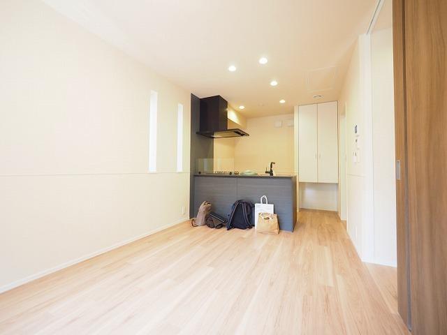 Ｕｒｂａｎ　ＲＩＳＭ　Ｃｏｕｒｔ　西宮北口（101） リビング