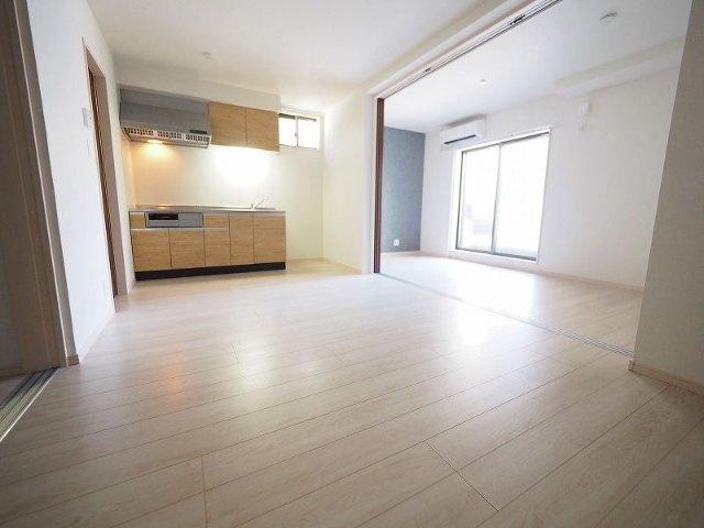 The Residence 大庄西町（102） リビング