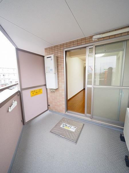 ＣＯＺＹセイケン参番館（402） バルコニー