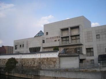 尼崎市立中央図書館：1867m