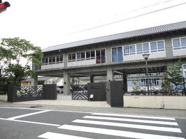 尼崎市立大庄中学校：764m