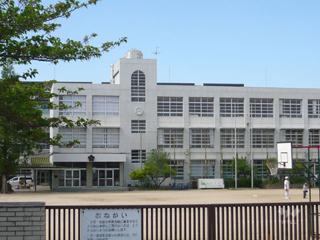 尼崎市立難波小学校：777m