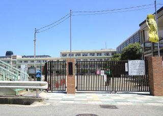 尼崎市立上坂部小学校：618m