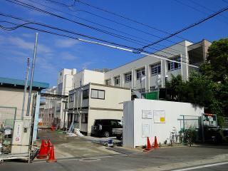 尼崎市立難波小学校：283m
