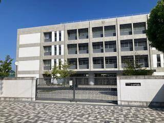 尼崎市立小田中学校：588m