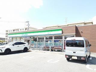 ファミリーマート伊丹緑ヶ丘店：550m