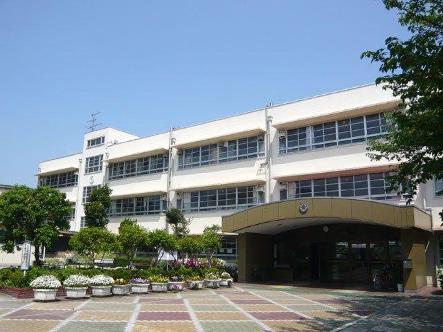 尼崎市立浦風小学校：365m