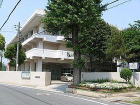 伊丹市立南中学校：1049m