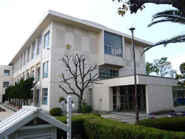 尼崎市立園田北小学校：325m