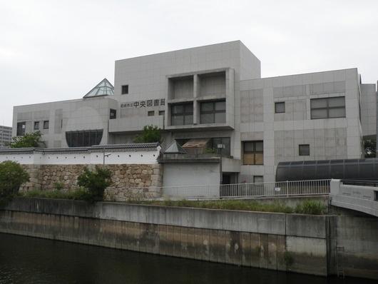 尼崎市立中央図書館：1149m