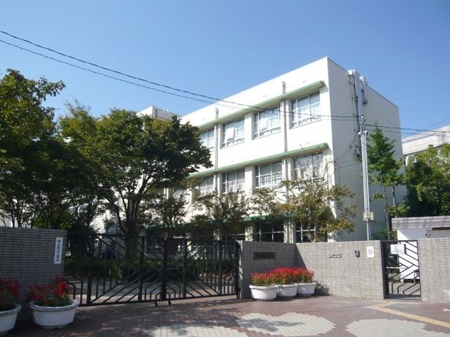 尼崎市立成文小学校：882m