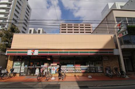 セブンイレブン阪急塚口駅北店：537m