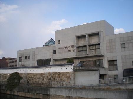 尼崎市立中央図書館：1838m
