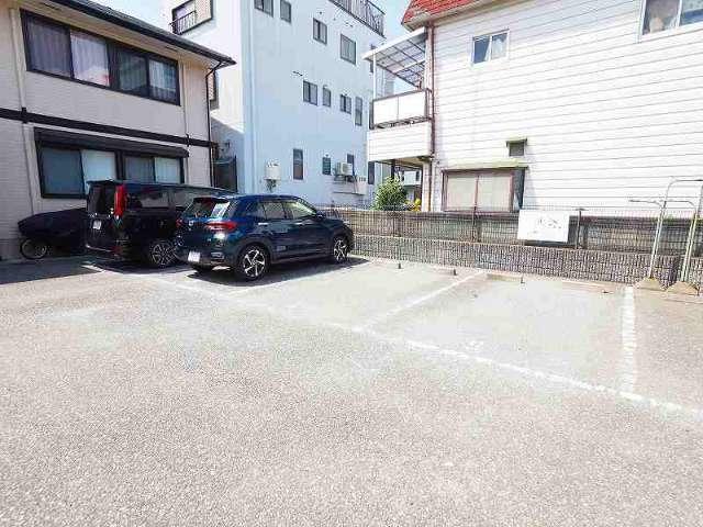 ローズヒップガーデン　Ｂ棟（102） 駐車場