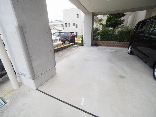 ソーテルヌ壱番館（202） 駐車場