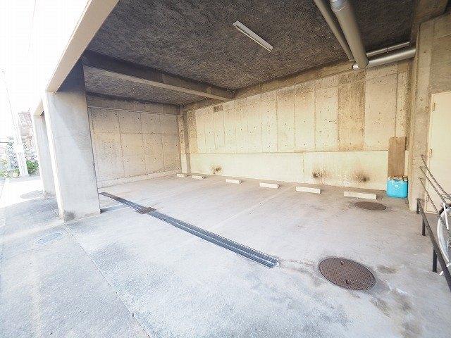 ハイツアザレア（205） 駐車場
