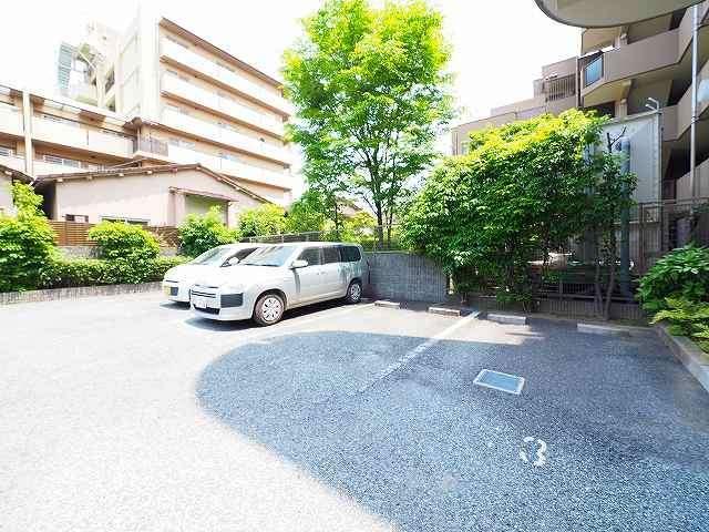 ロイヤルガーデン（102） 駐車場